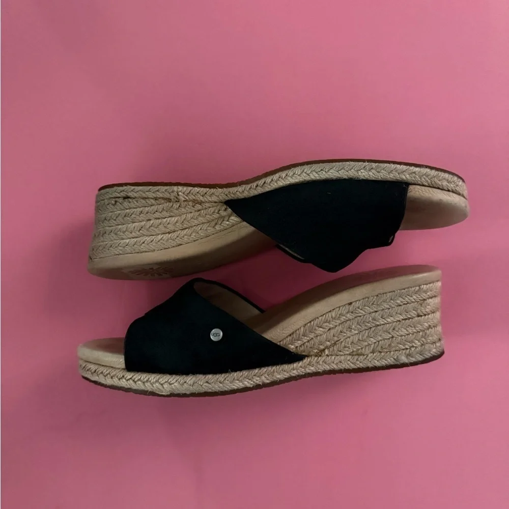 Ugg cream black sandals size 7